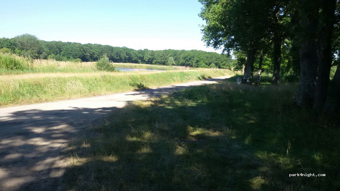(23170) Chambon-sur-Voueize - Unnamed Road — foto