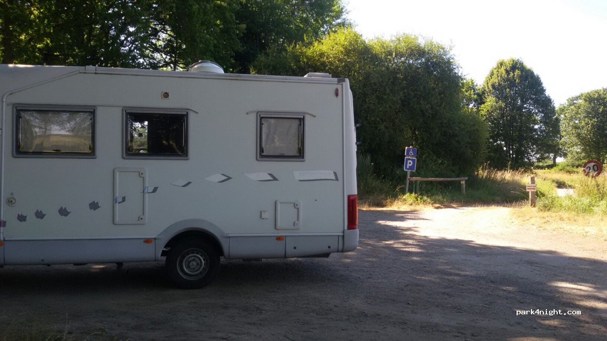 (23170) Chambon-sur-Voueize - Unnamed Road — foto 2