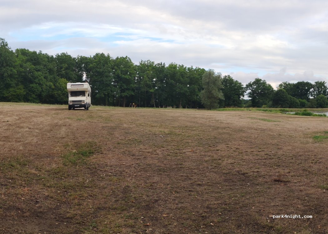 (23170) Chambon-sur-Voueize - Unnamed Road — foto 4