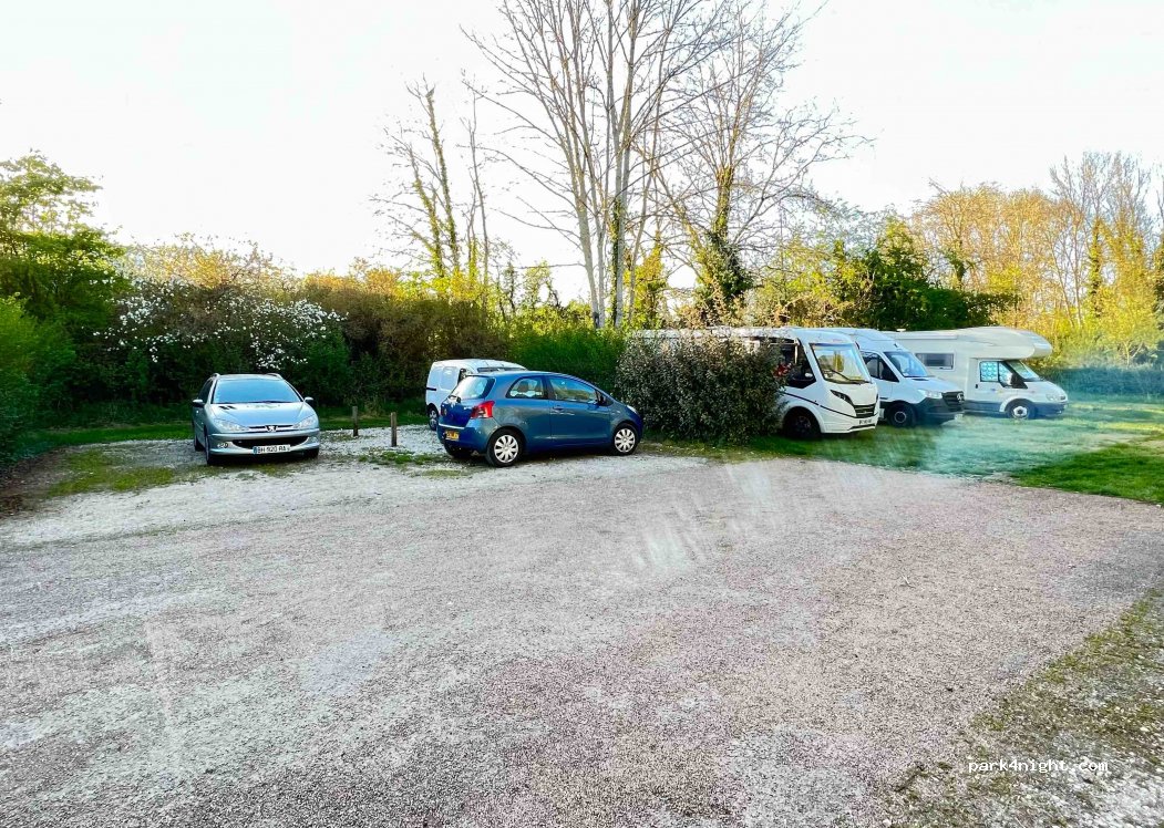 (89330) Saint-Julien-du-Sault - Rue du Stade — foto