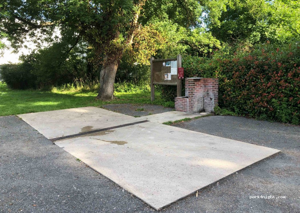 (89330) Saint-Julien-du-Sault - Rue du Stade — foto 2