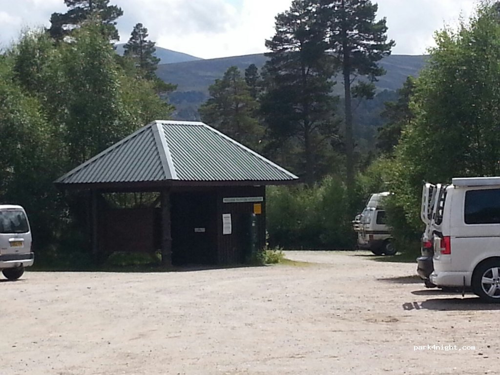 (AB35 5TW) Braemar - 4 Invercauld Bridge — foto