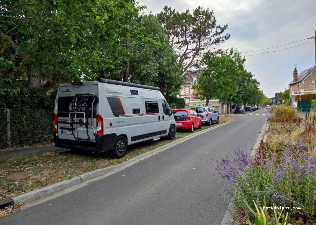 (14390) Cabourg - 9 Avenue de Beuzeval — foto