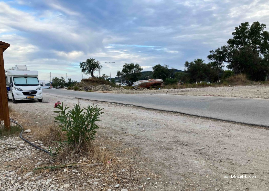 (490 80) Petriti - Unnamed Road — foto 2
