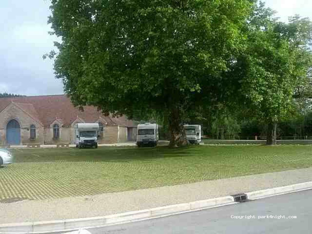 (10340) Les Riceys - 3 Place des Héros de la Résistance — foto