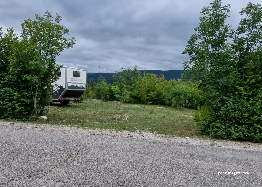 (99Q7+VF) Zaglavica, Drvar - Unnamed Road — foto