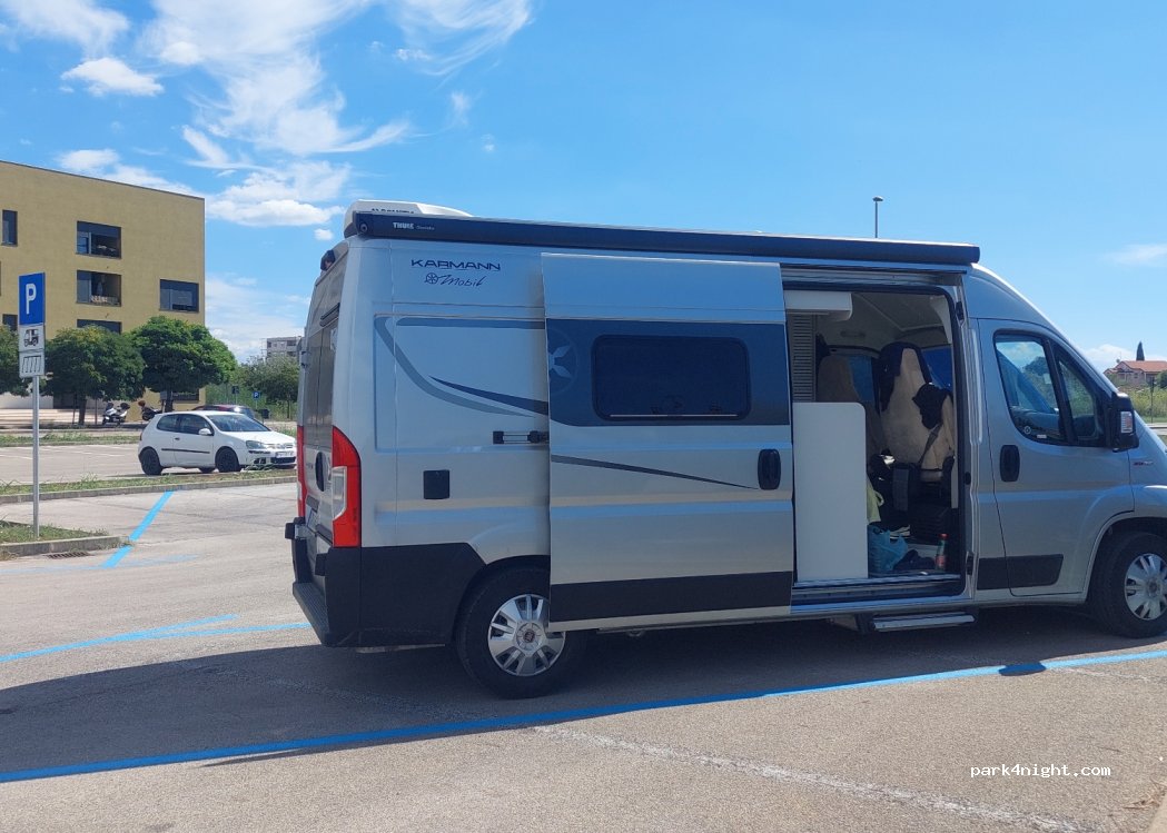 (52470) Umag - 1 Ulica Viktora cara Emina — foto 2