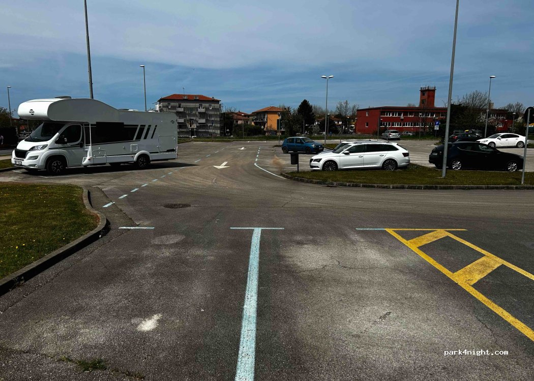 (52470) Umag - 1 Ulica Viktora cara Emina — foto 5