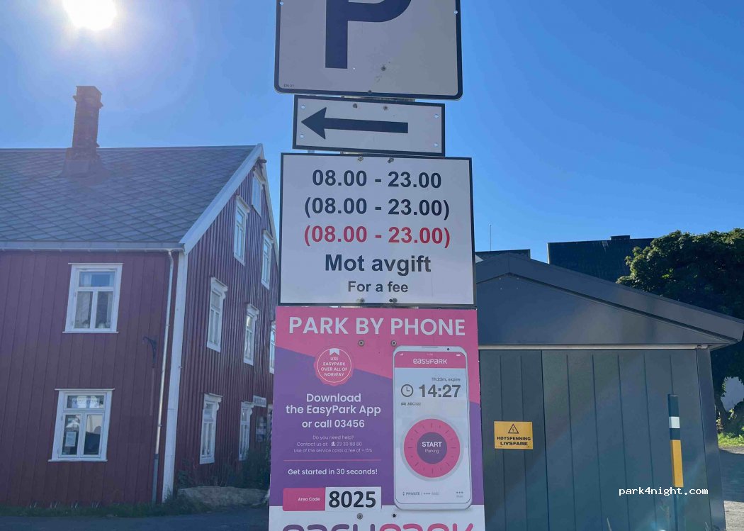 (8312) Henningsvær - 71 Dreyers gate — foto