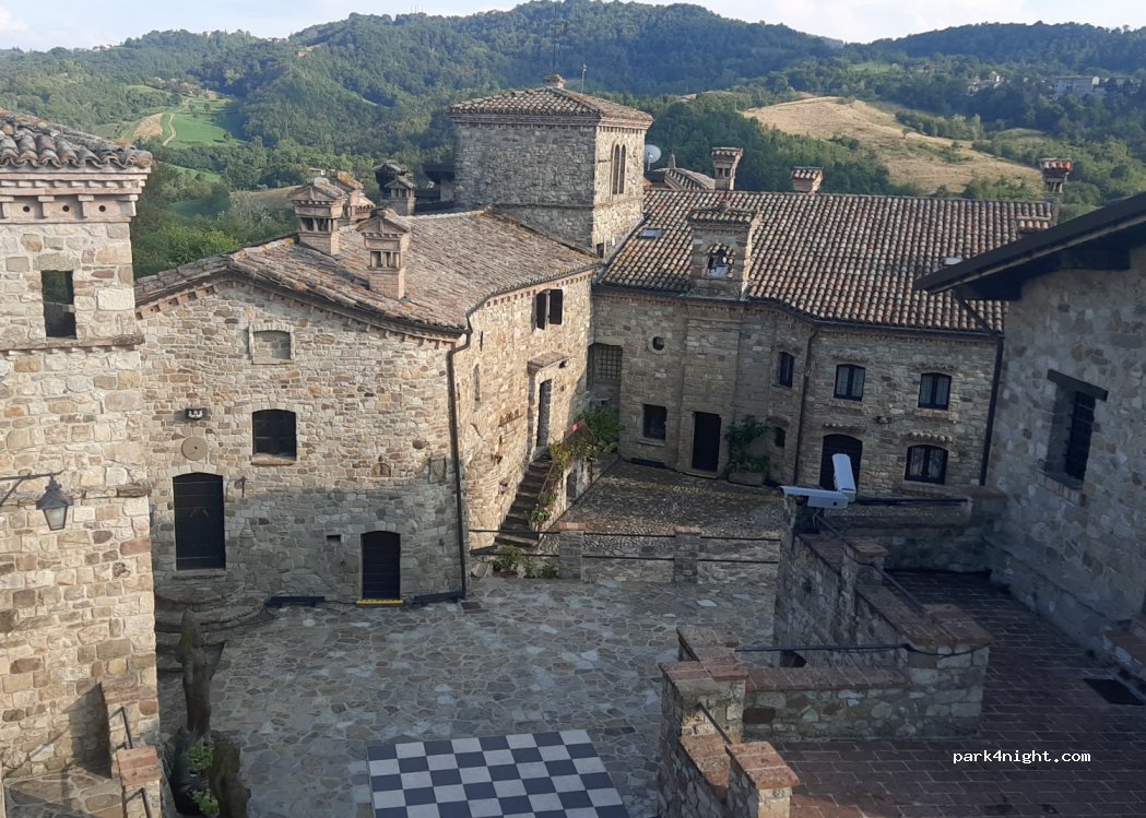 (42026) Canossa - Unnamed Road — foto