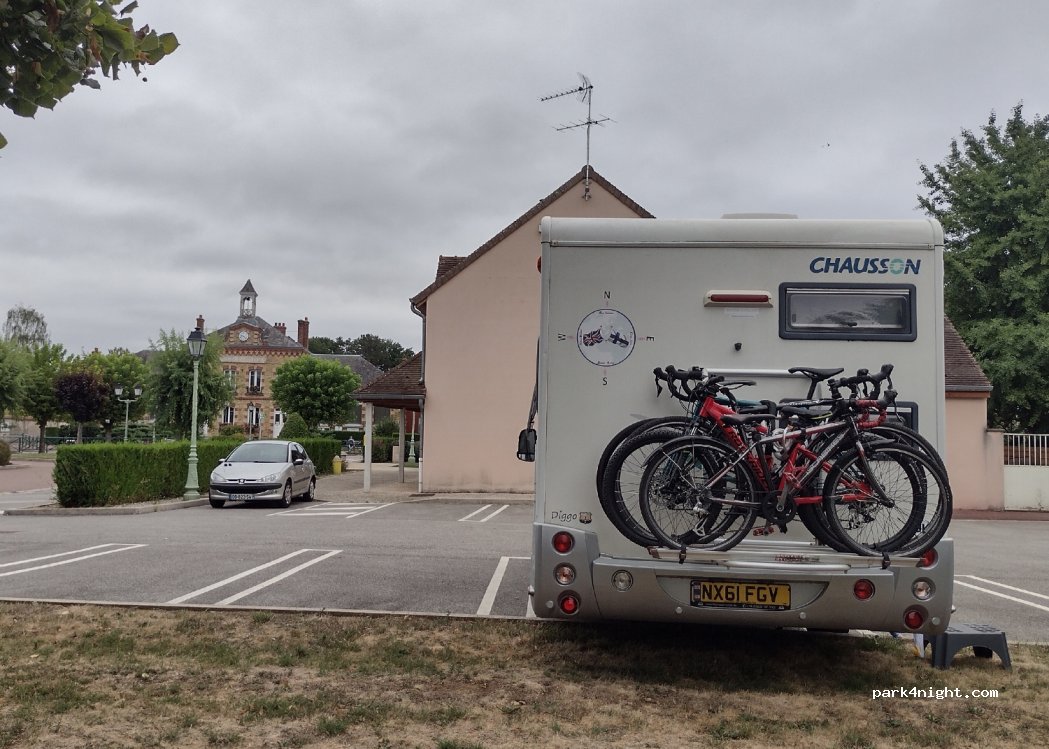 (78610) Les Bréviaires - 9-11 Route des Haras — foto 2
