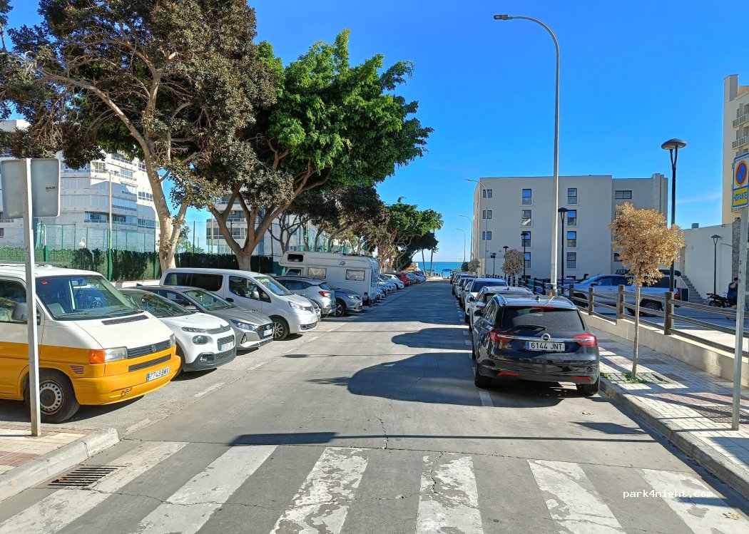 (29620) Torremolinos - 7 Calle Salvador Allende — foto