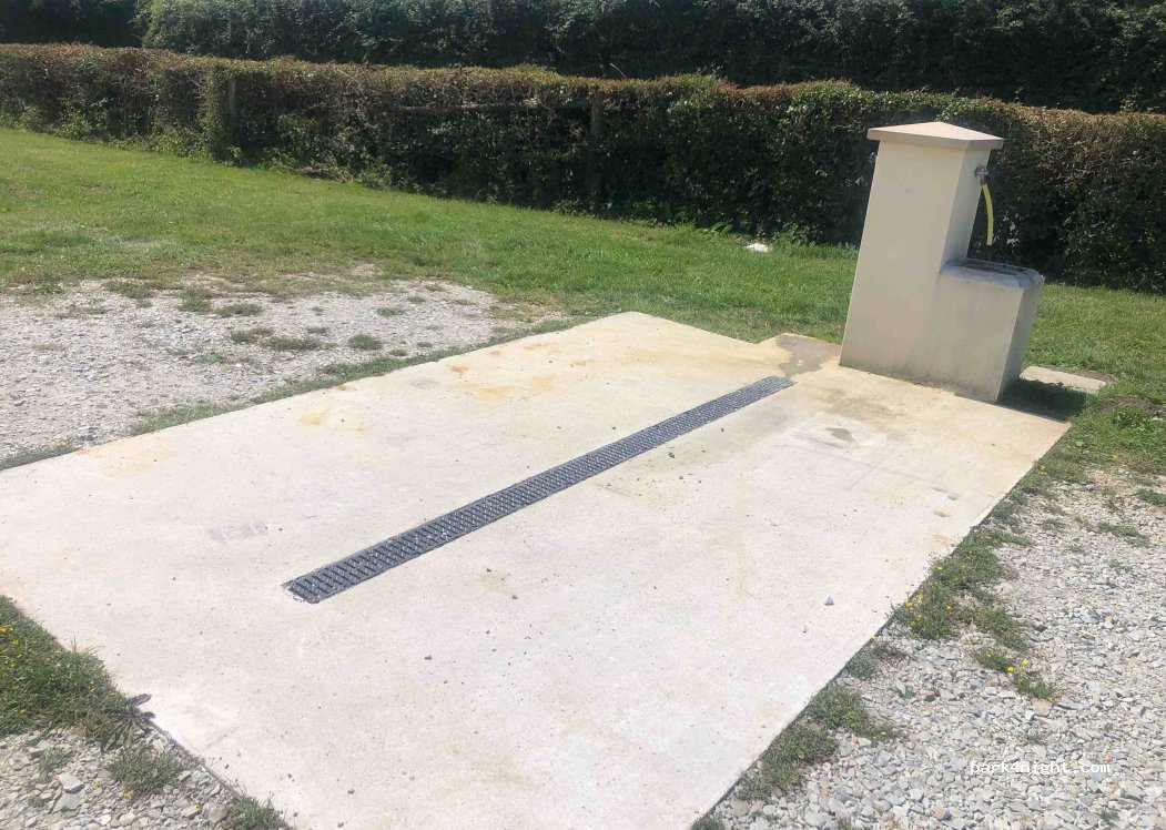 Aire de camping-cars Almenêches — foto 2