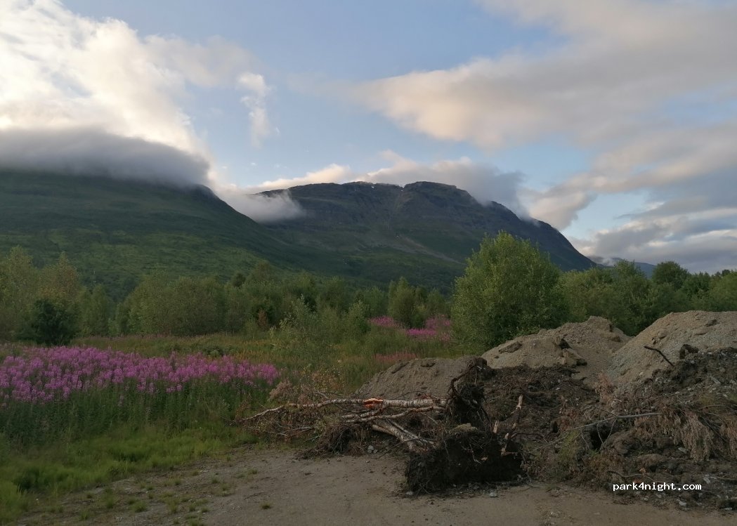 (9040) Overgård - — foto