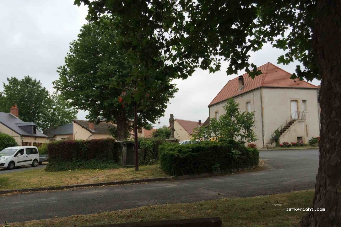 (03170) Deneuille-les-Mines - Le Bourg — foto 2