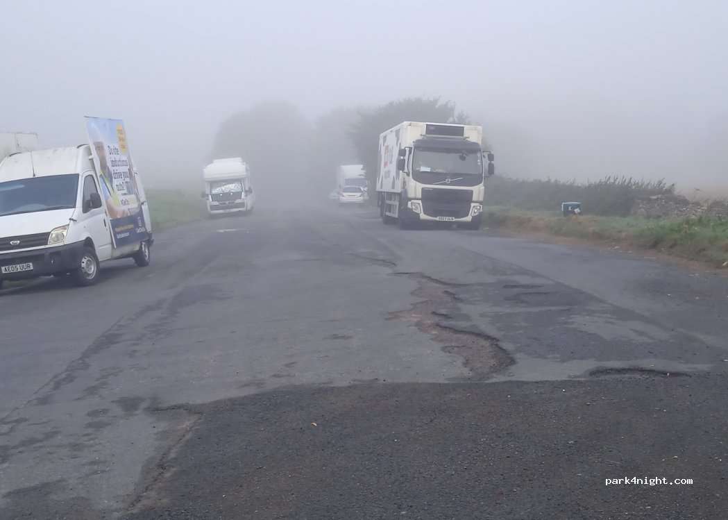 (GL6 8GY) Stroud - A419 — foto