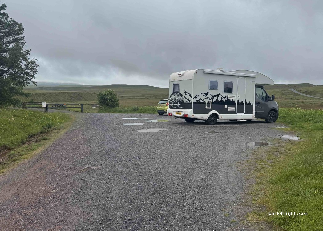 (LD3 8YG)  - Unnamed Road — foto 4
