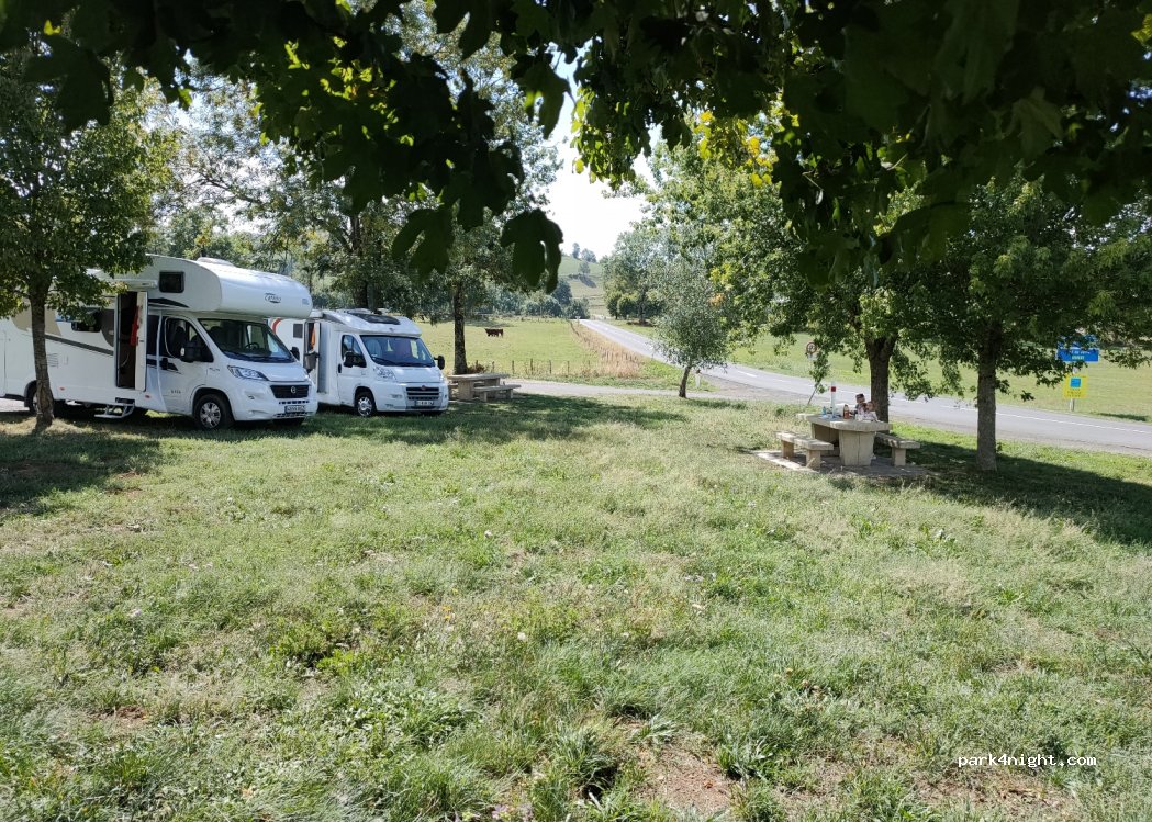 (15400) Cheylade - Unnamed road — foto