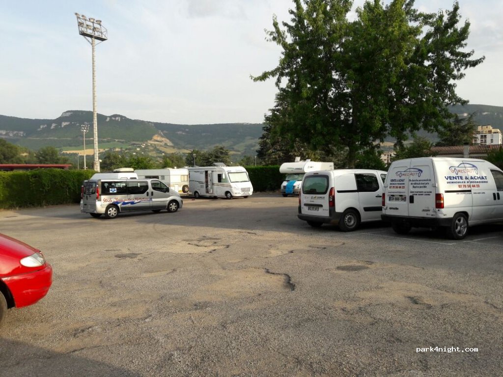(12100) Millau - 144 Avenue Jean Jaurès — foto 3