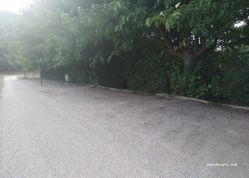 (13115) Saint-Paul-lez-Durance - Unnamed Road — foto