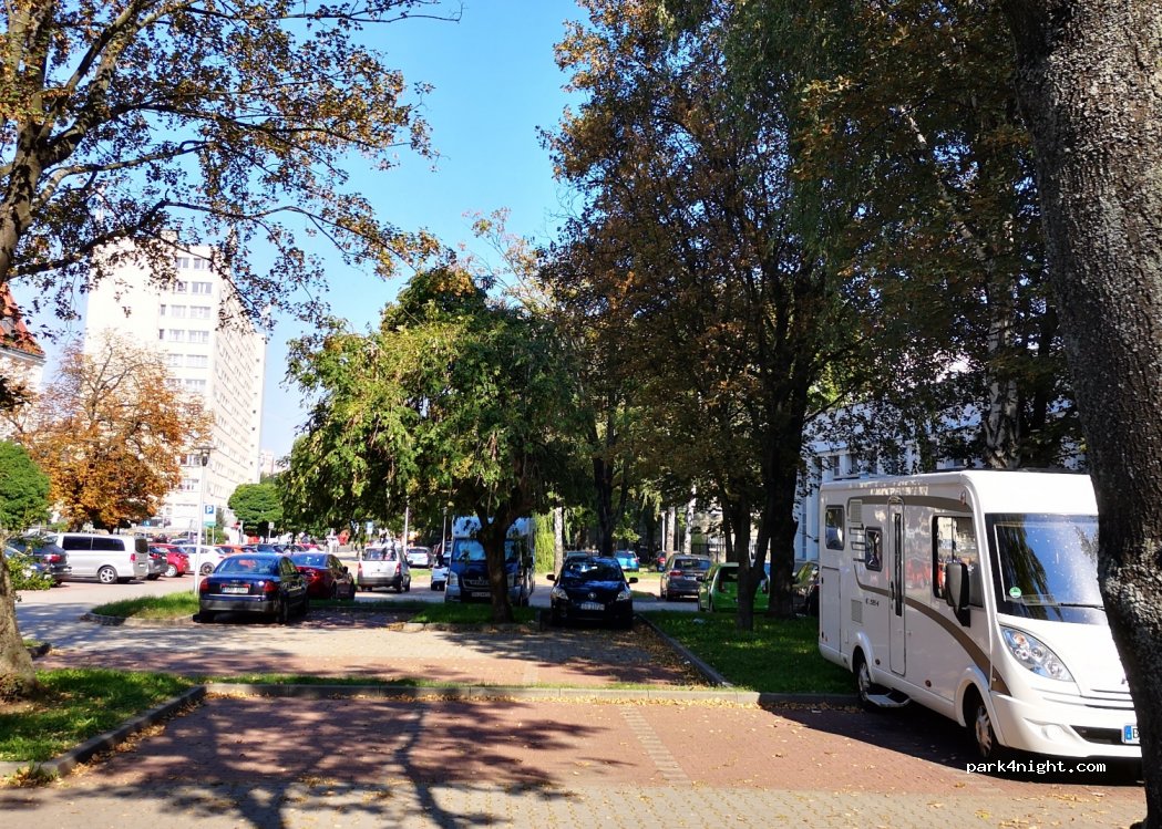 (44-100) Gliwice - 2 Akademicka — foto