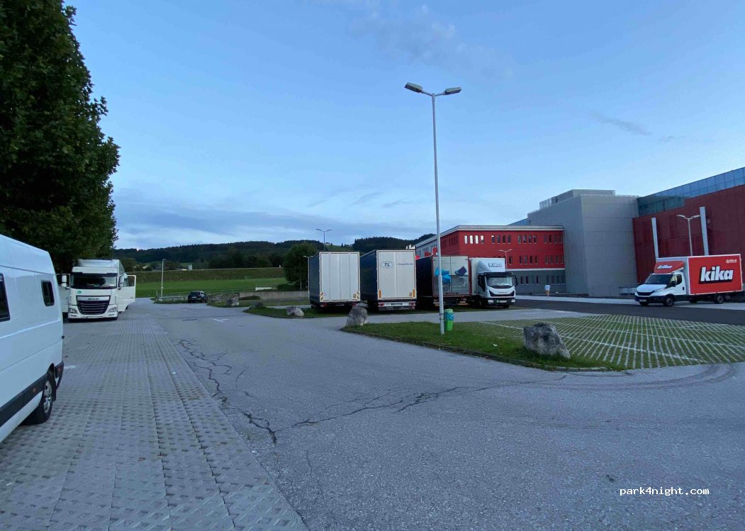 (5301) Eugendorf - 8 Möbelstraße — foto