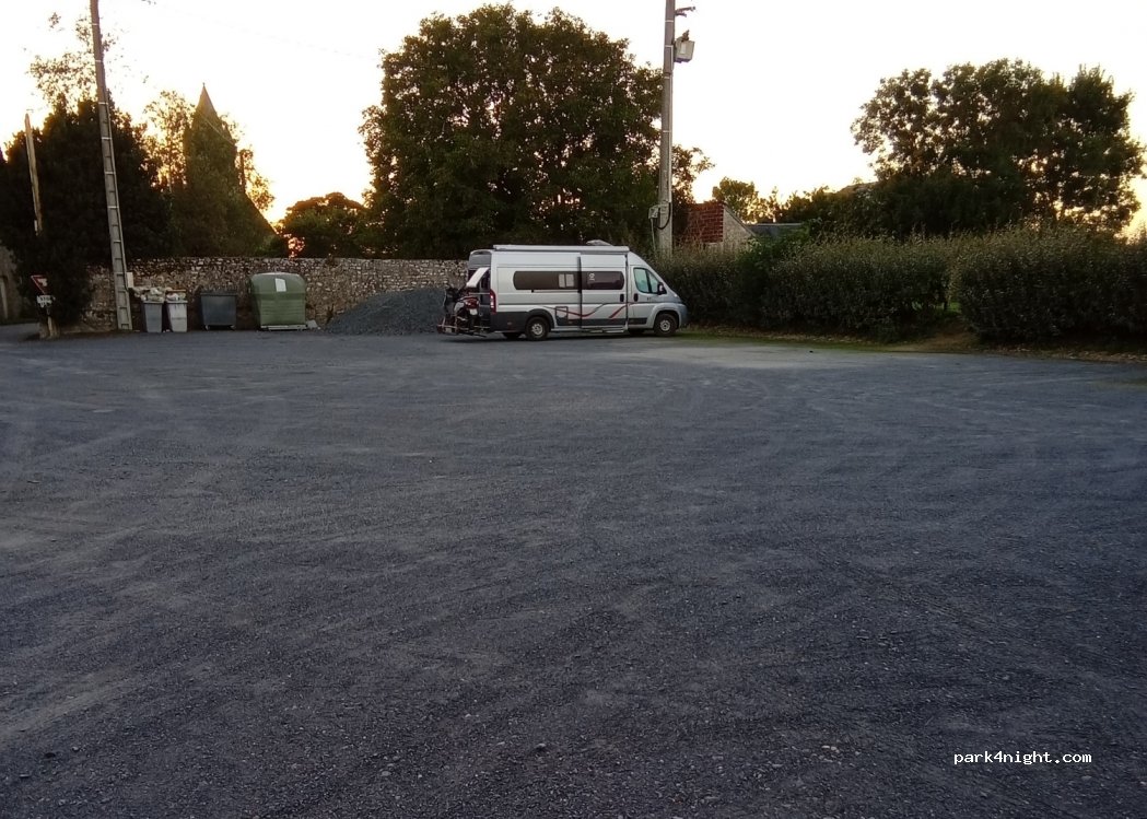 (14710) Englesqueville-la-Percée - La Vallée — foto