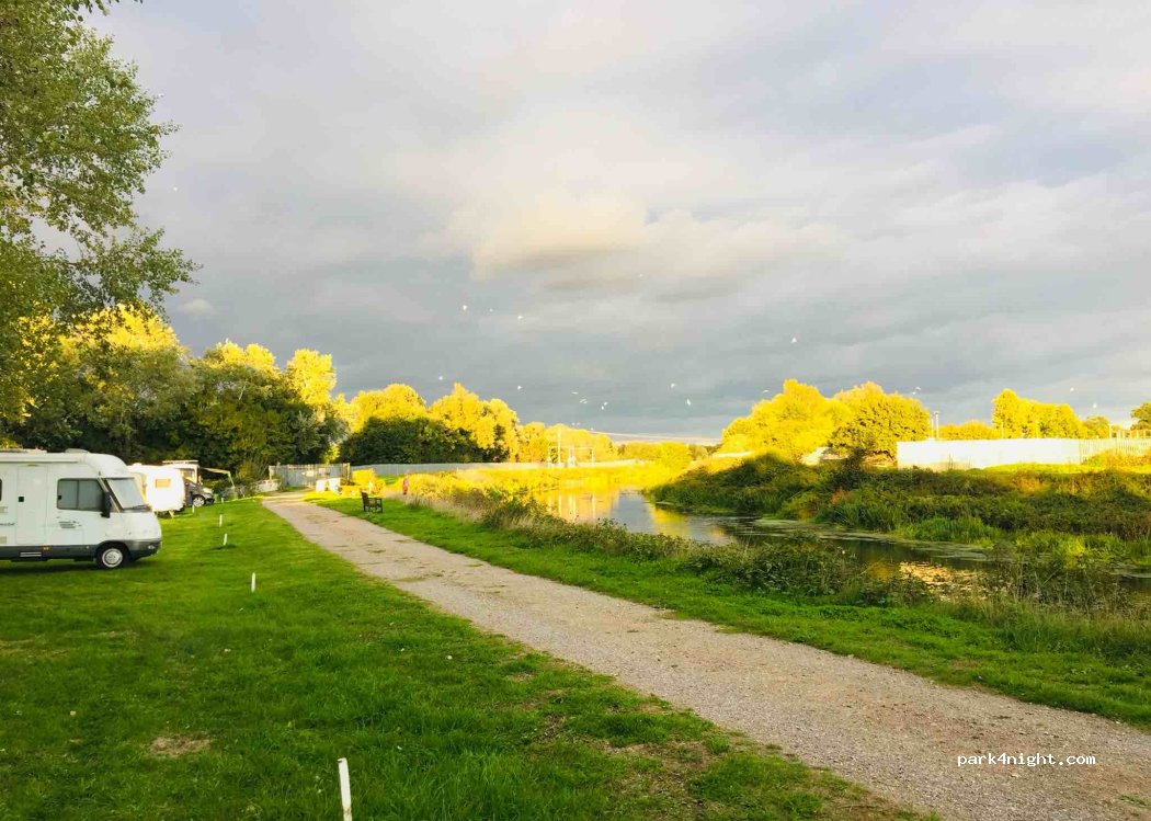 Chertsey Camping and Caravanning Club Site — foto 5
