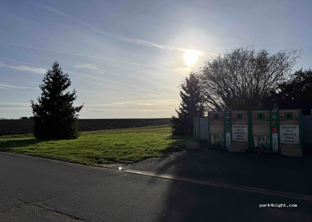 Aire de camping-car à Outarville — foto 5