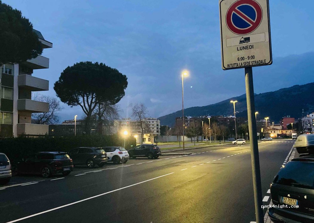 (59100) Prato - 8 Piazzale Falcone e Borsellino — foto 2