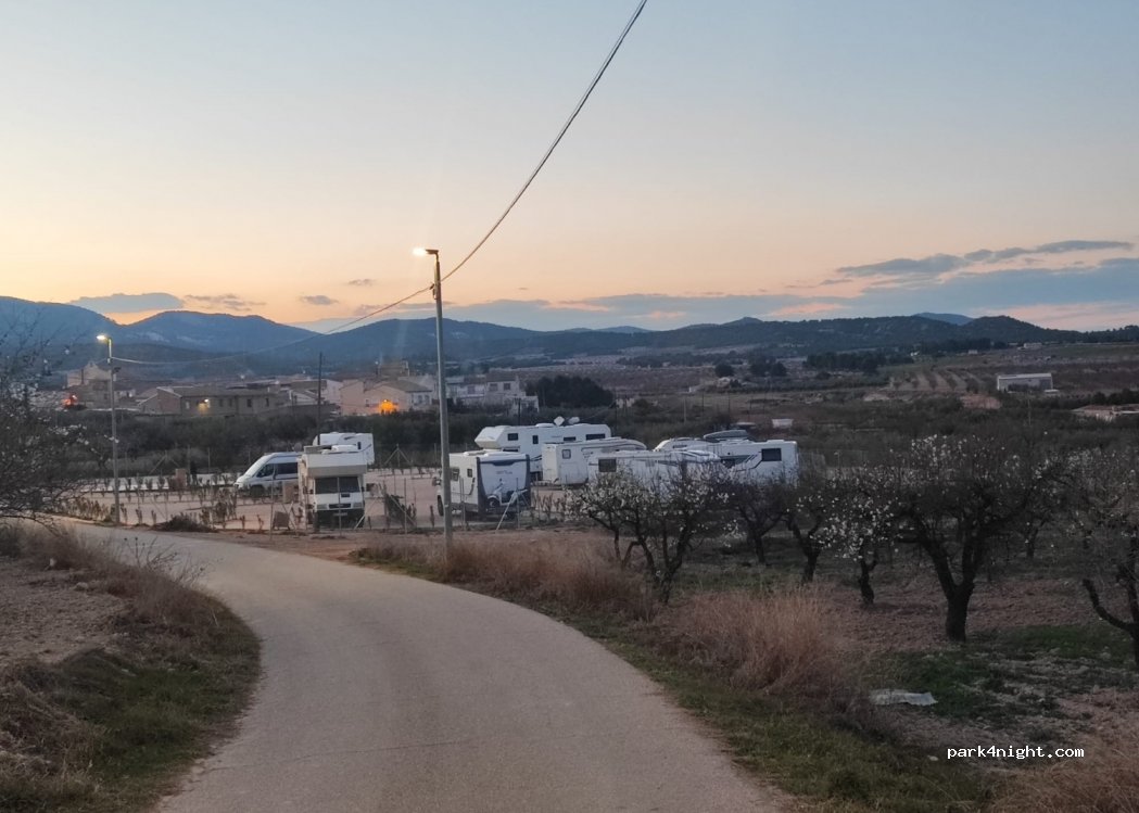 Area de servicio de autocaravanas y caravanas Casas Nuevas — foto 3