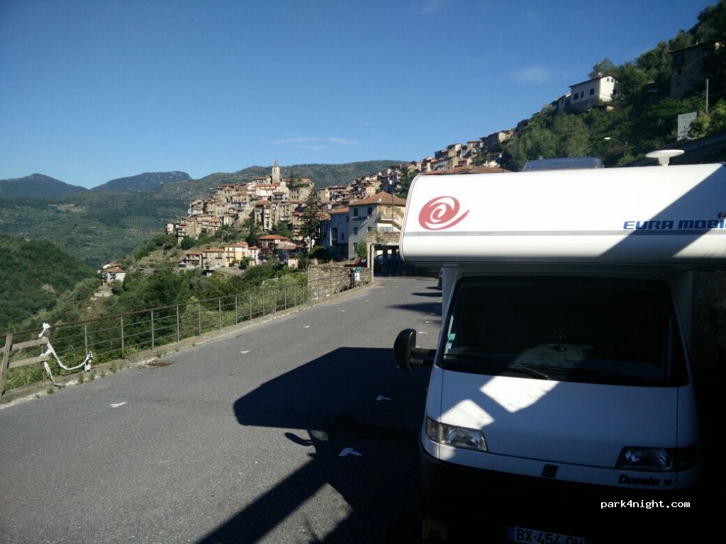 (18035) Apricale - Strada Provinciale 62 — foto