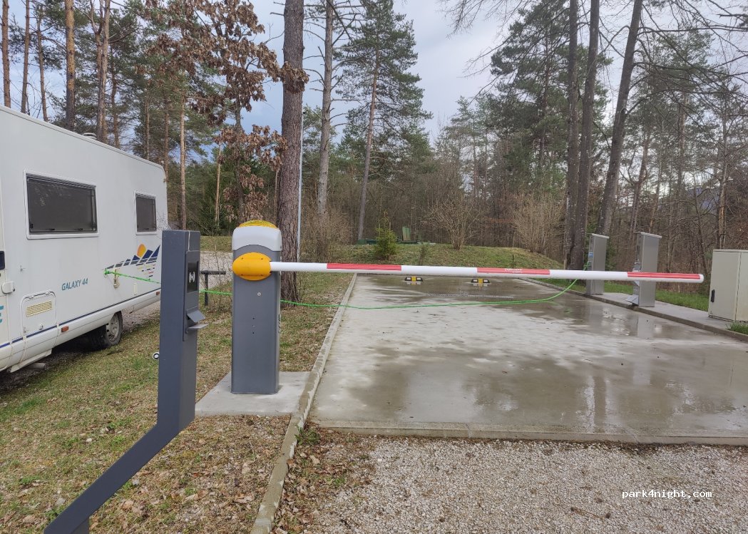 (4248) Lesce - 30 Šobčeva cesta — foto