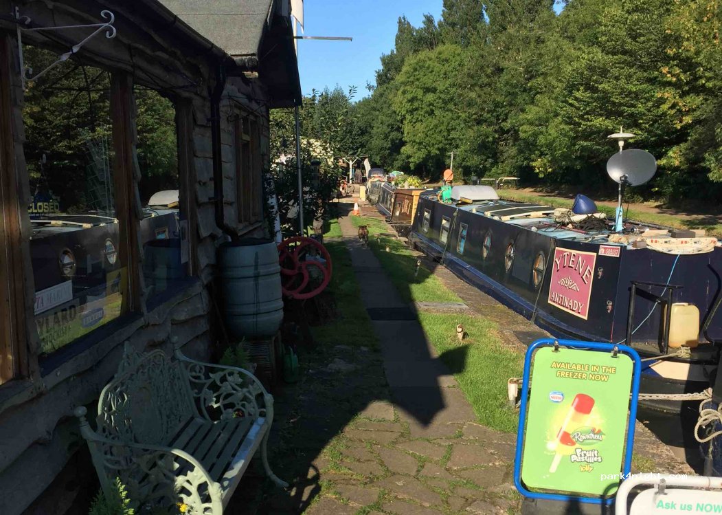 Lyons Boatyard — foto 2