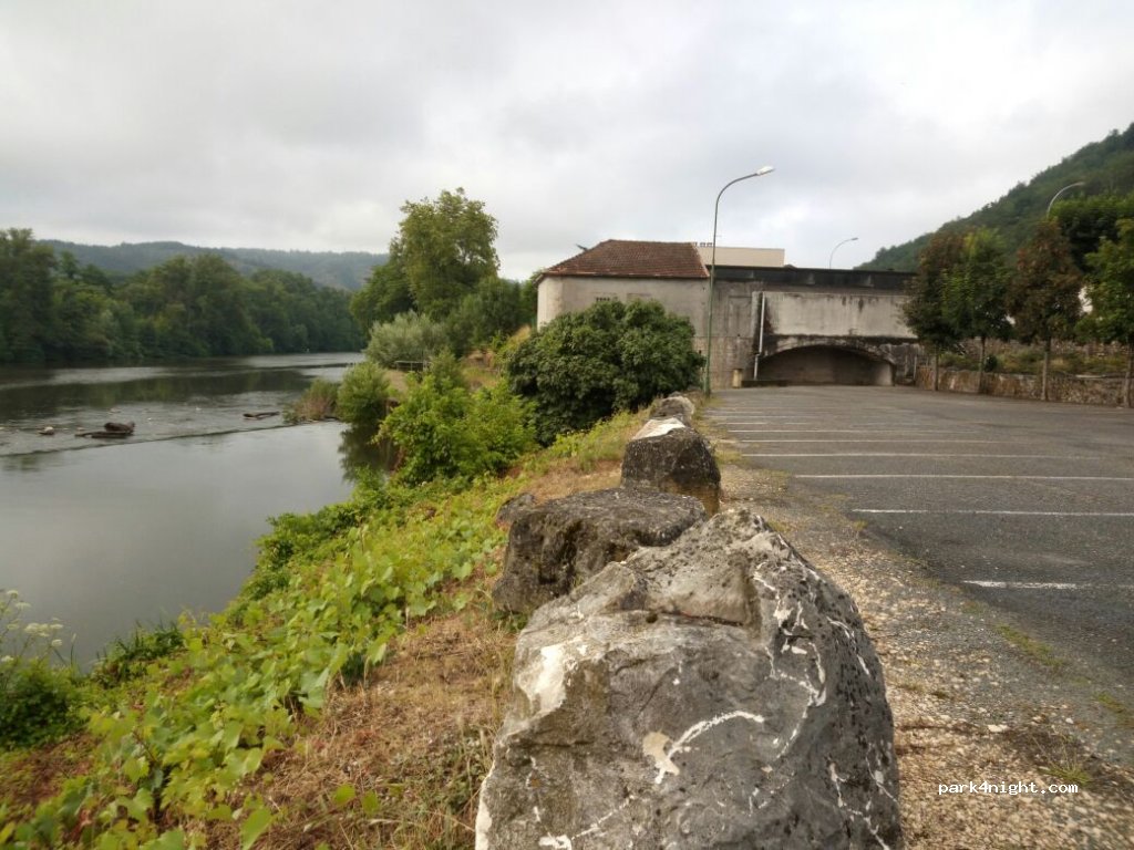 (46140) Luzech - Avenue de l'Auxerrois — foto