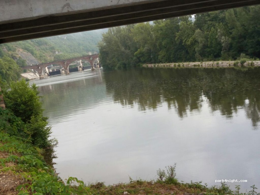 (46140) Luzech - Avenue de l'Auxerrois — foto 2