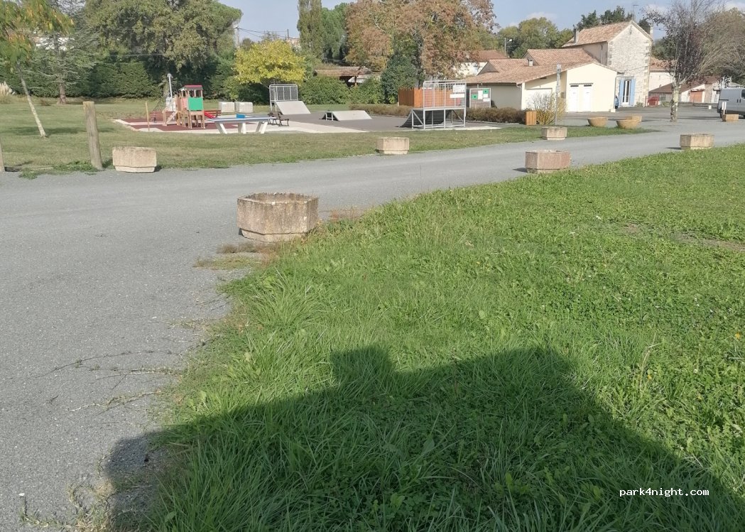 (33220) Ligueux - 12 Le Bourg — foto 4