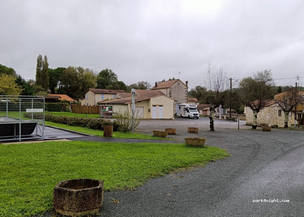 (33220) Ligueux - 12 Le Bourg — foto 5