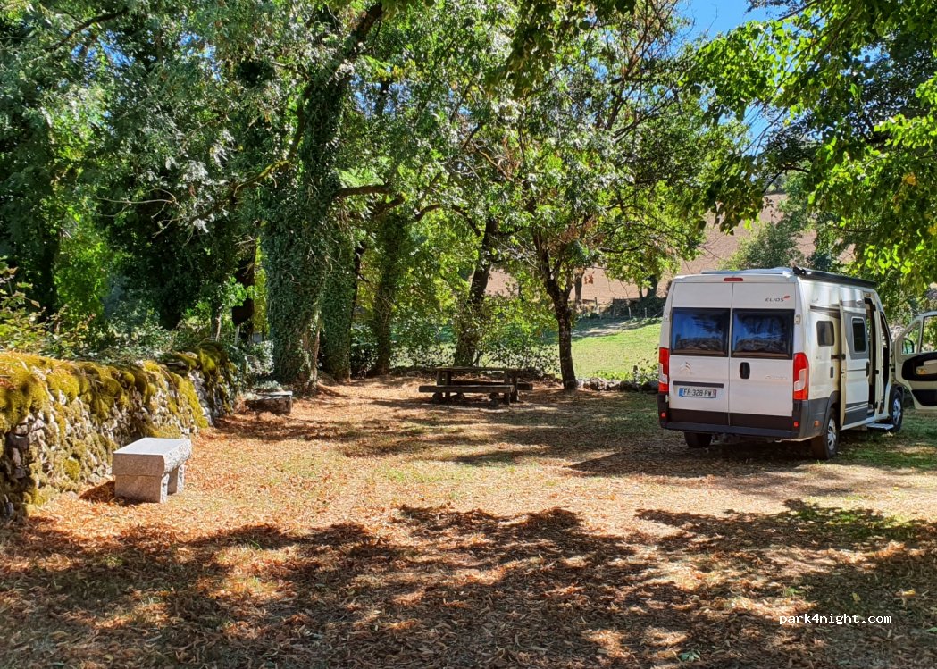 (12210) Montpeyroux - Crozillac — foto