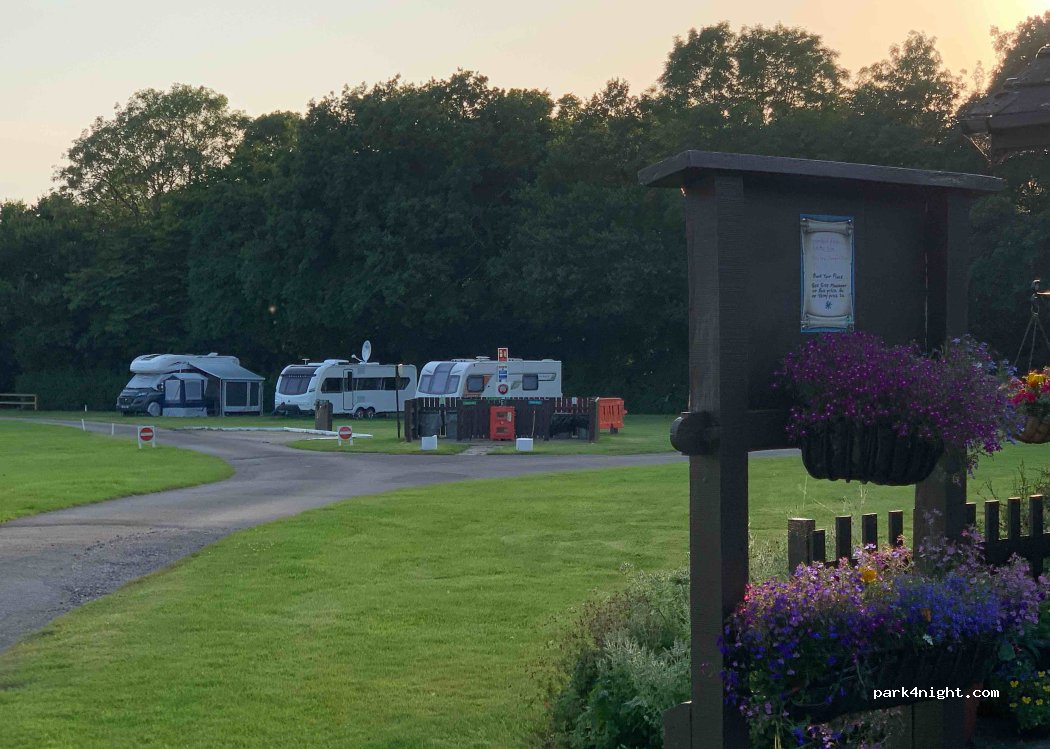 Broomfield Farm Caravan and Motorhome Club Campsite — foto