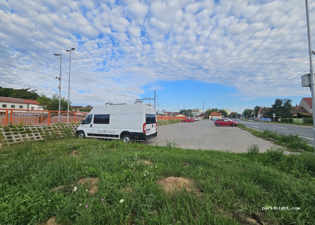 (693 01) Hustopeče - 970 Vinařská — foto