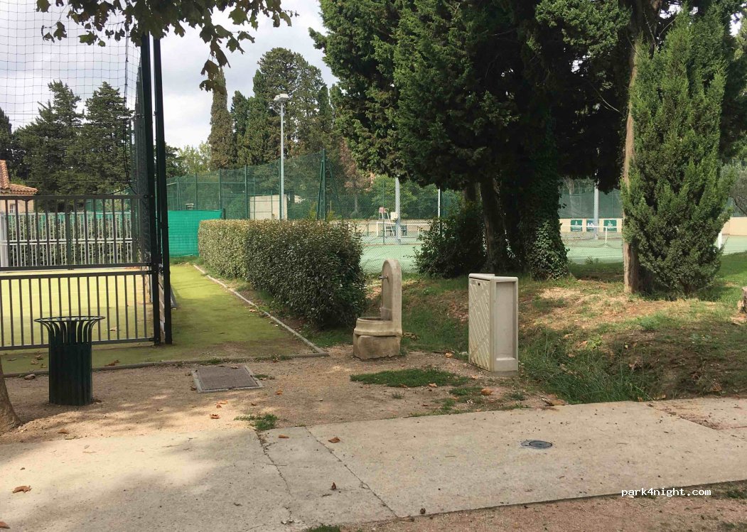 (13520) Maussane-les-Alpilles - 2 Avenue de la Gare — foto