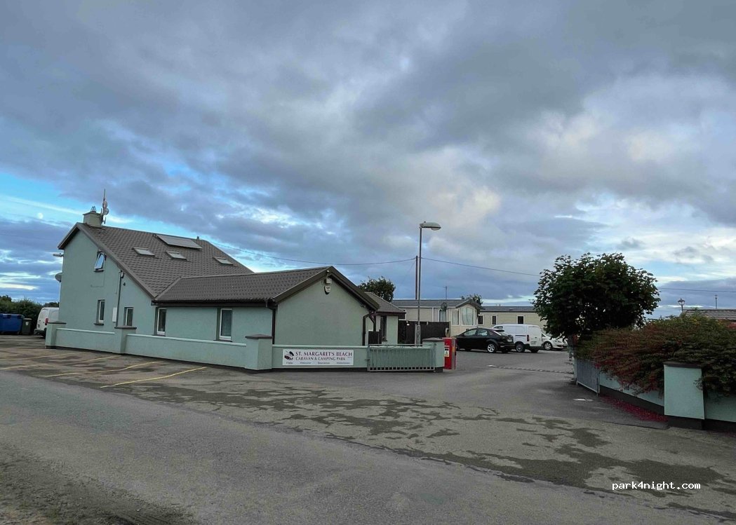 St Margaret's Beach Camping and Caravan Park — foto
