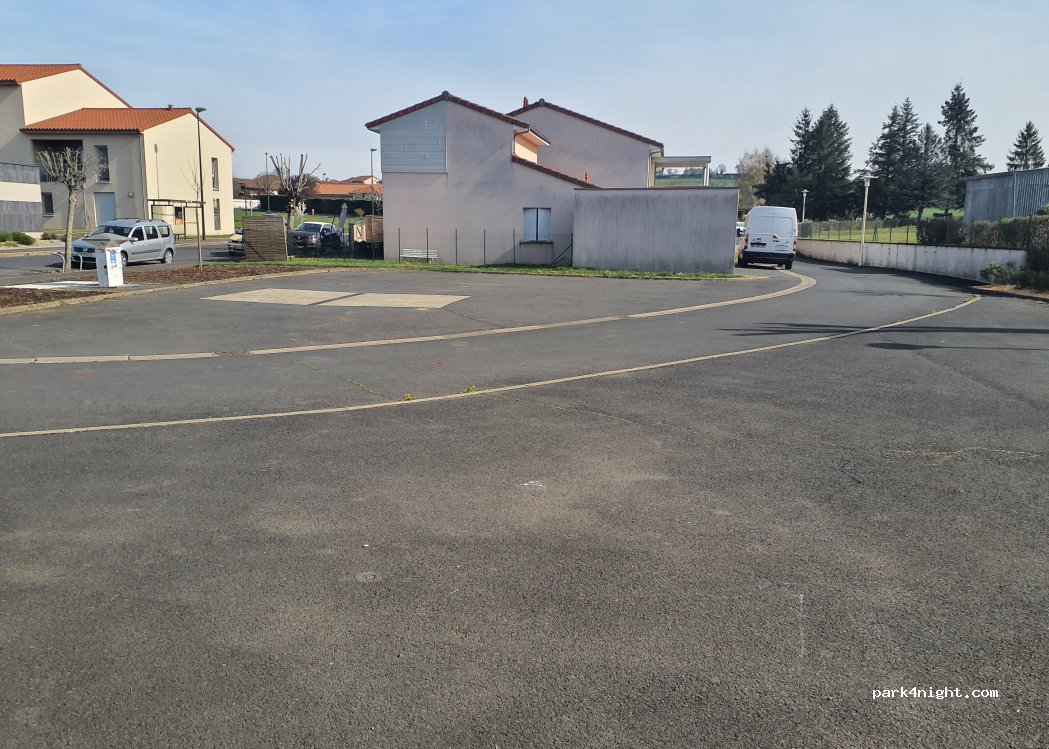 Aire de camping car Saint-Paul-des-Landes — foto 4