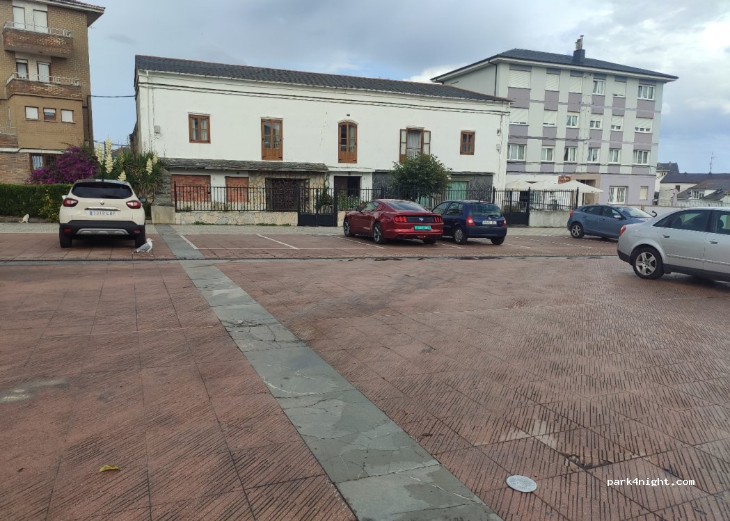 (33740) Tapia de Casariego - 3 Plaza del Campogrande — foto