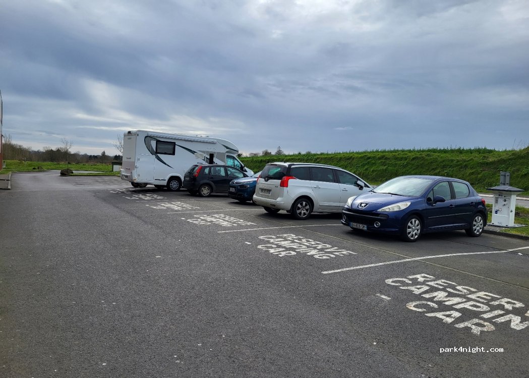Aire camping-cars Pleine-Fougères — foto 3