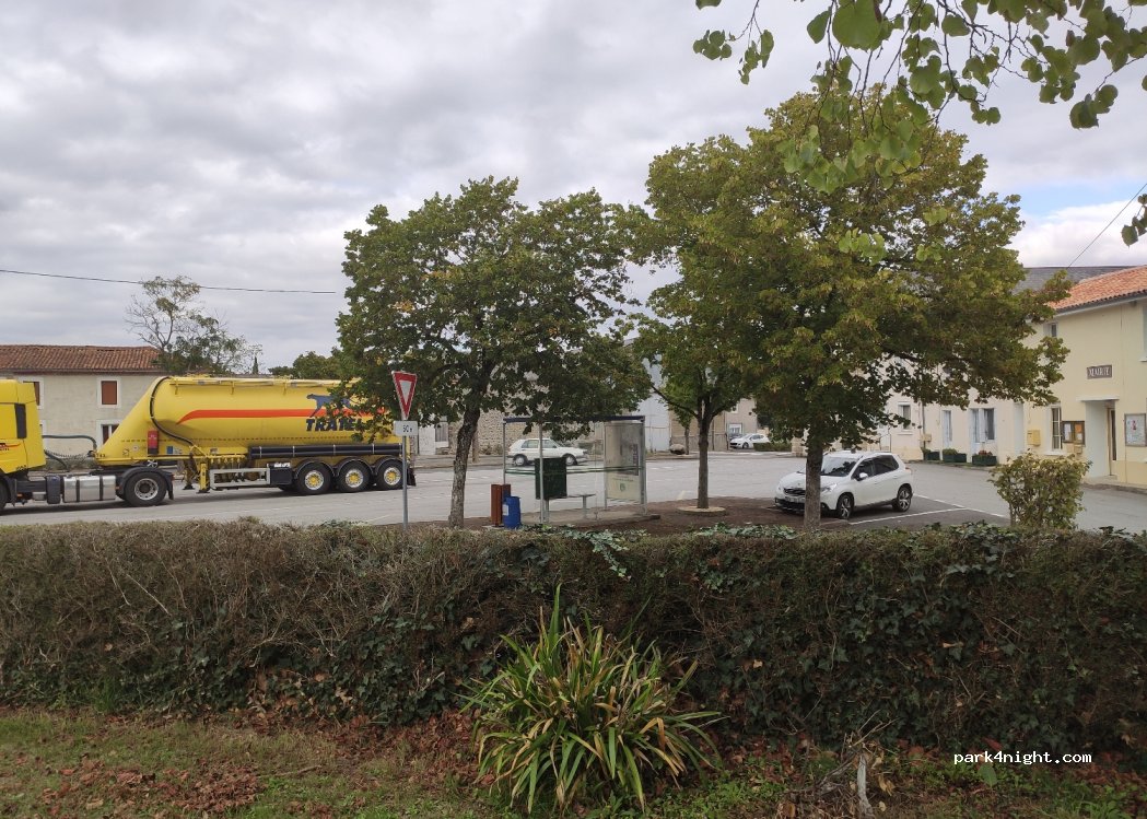 (79600) Boussais - 9 Place de L’Eglise — foto 2