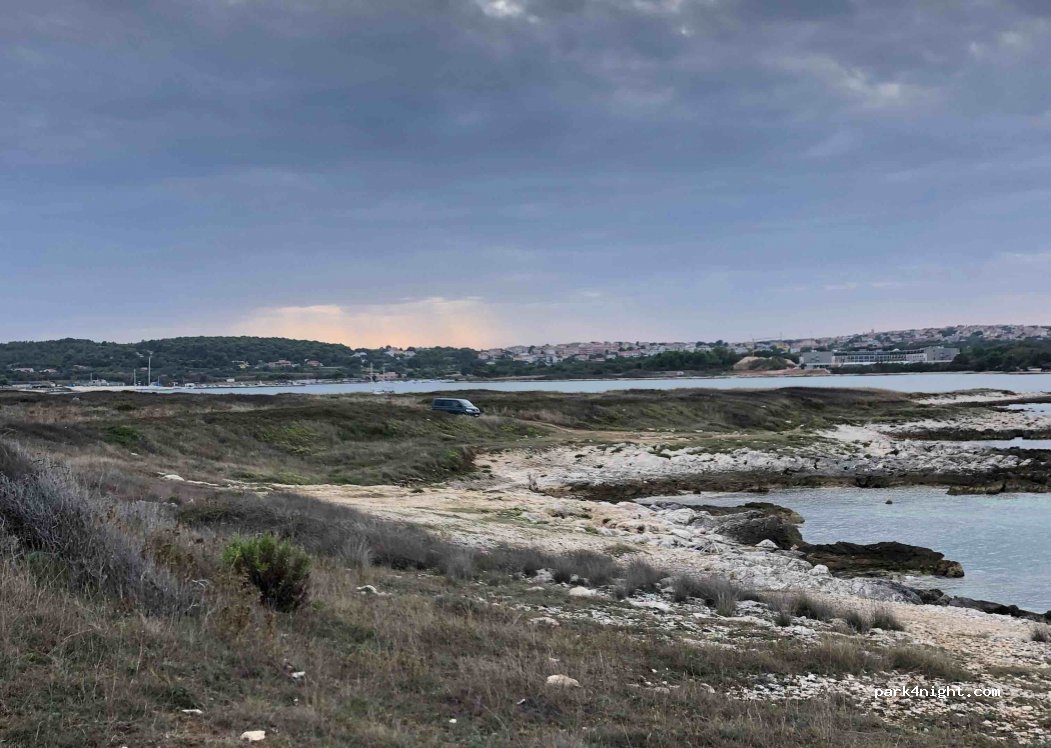 (52204) Ližnjan - Unnamed road — foto