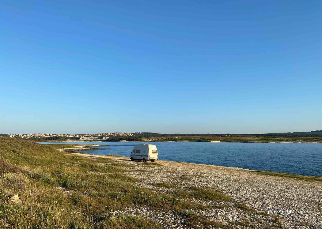 (52204) Ližnjan - Unnamed road — foto 2