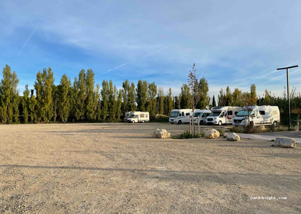 L'Isle-sur-la-Sorgue RV park — foto